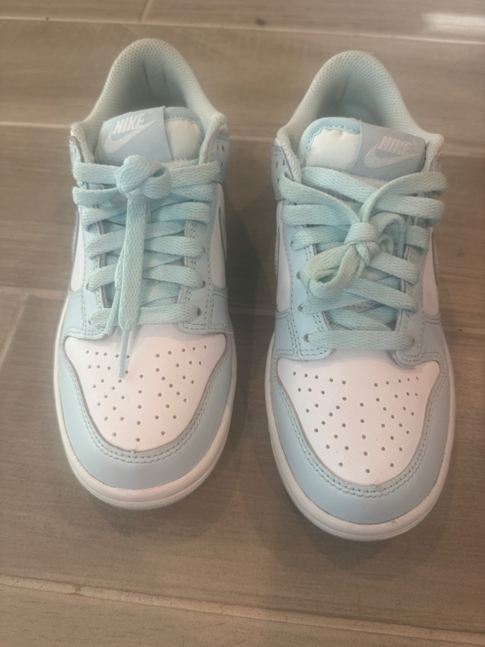 Nike Kids Low-Top Sneakers in Light Blue and White